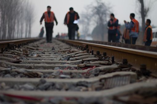 Искат се спешни мерки срещу зачестилите посегателства върху рисков жп-участък край Нова Загора
