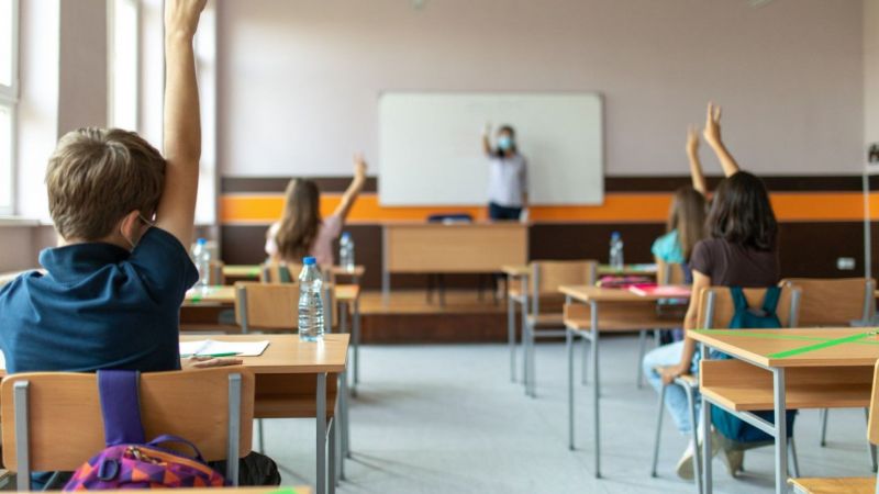 Учениците до IV клас без маски в час