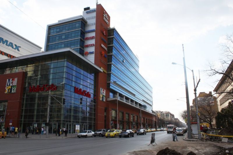 Мъж се наръга с нож в гърдите в 'Мол София' заради любовна мъка