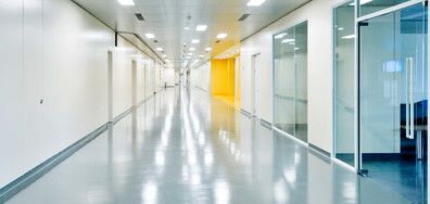Болници задължават пациенти да направят изследване за COVID-19 за своя сметка