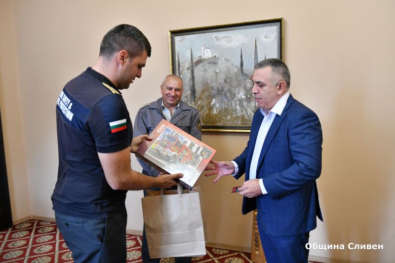 Сливен получи дарение - специализиран автомобил от противопожарната служба в Кьолн, Германия