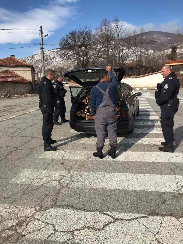Четирима задържани за престъпления при операция по битовата престъпност в Твърдица