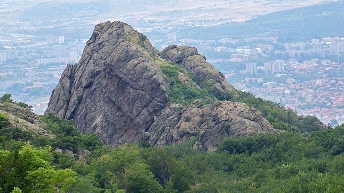 За нерегламентираните маркировки предупреждават от Природен парк „Сините камъни“ в Сливен