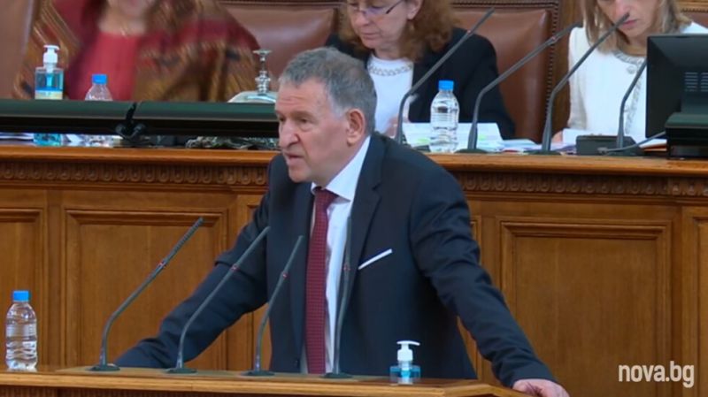 Стойчо Кацаров: Да не ваксинираме възрастните ни коства 10 000 човешки живота
