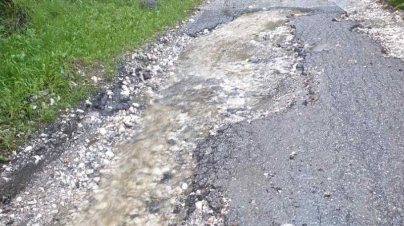 Пороите разрушиха пътя към Чудните мостове