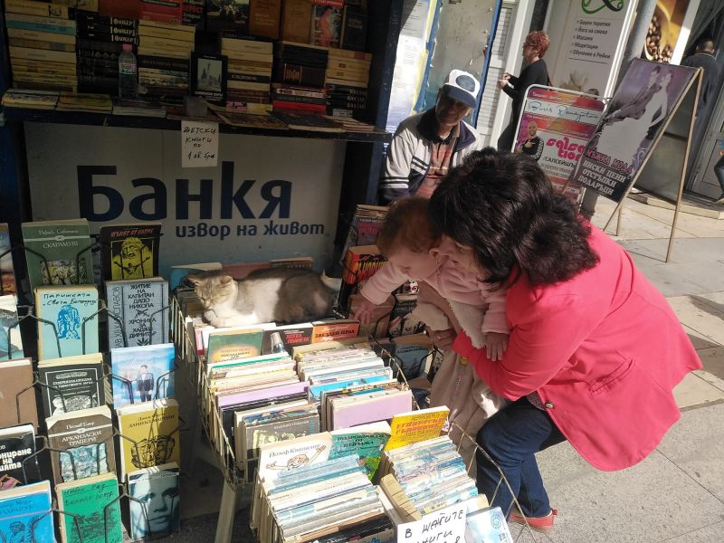 Поетът Христо Батинков: След 32 години - без книжарничката на емблематичния Евгений Динев в Сливен