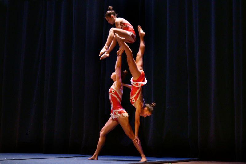 Истински фурор предизвика акробатичното шоу „Вълшебство“ в Сливен