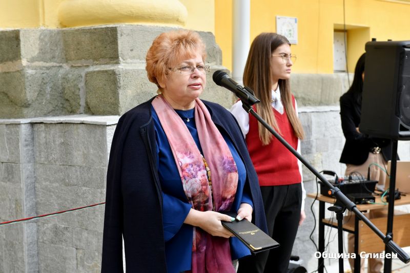 Кметът Стефан Радев откри обновената сграда на ППМГ „Добри Чинтулов“