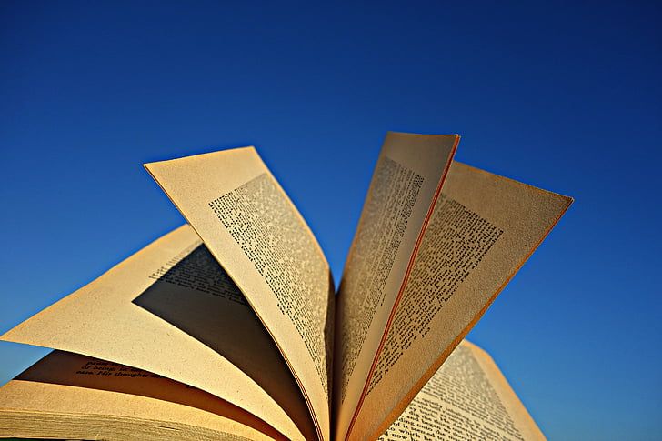 Разменят книги срещу смачкани пластмасови бутилки в Сливен