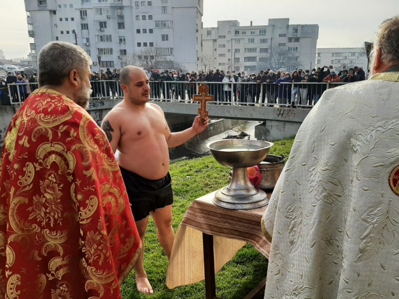 Милен Бояджиев извади Богоявленския кръст в Сливен