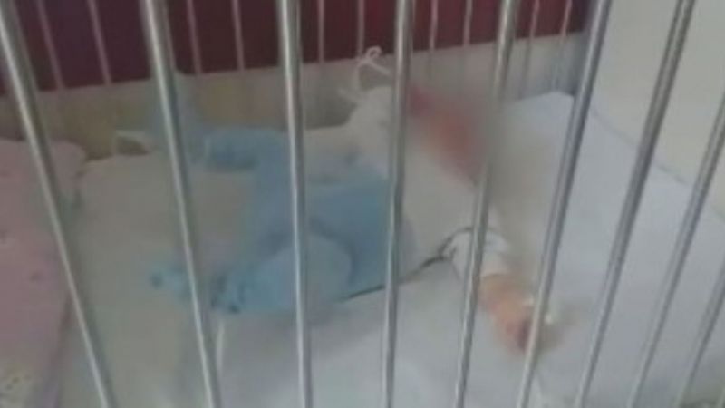 Майки сигнализират за вързани бебета в Сливенската педиатрия