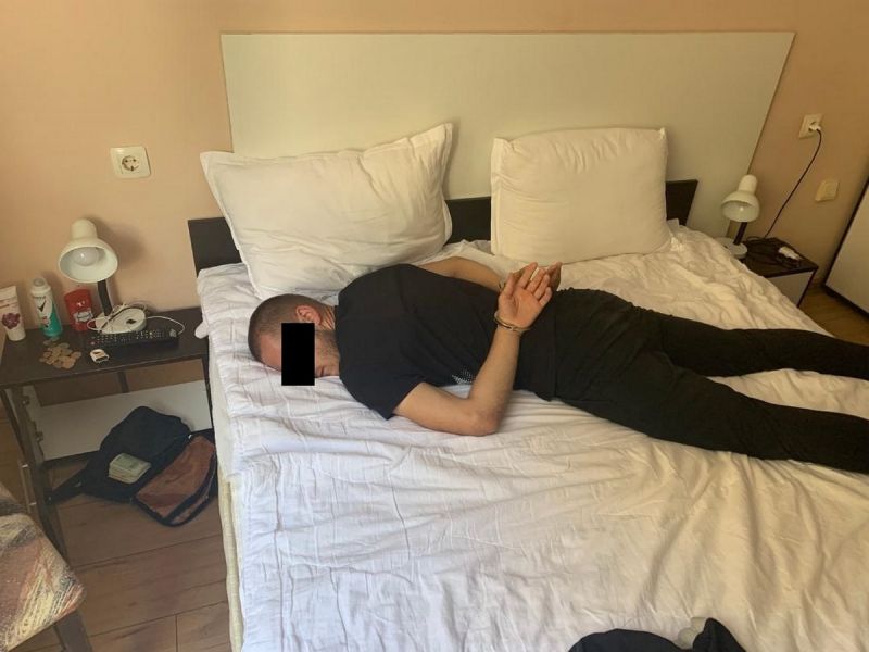 Задържаха 23-годишен алоизмамник в Бургас, отмъкнал 8 хил. лв. от граждани