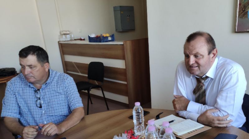 Зам.-министър обеща помощ за производителите на праскови в Сливенско