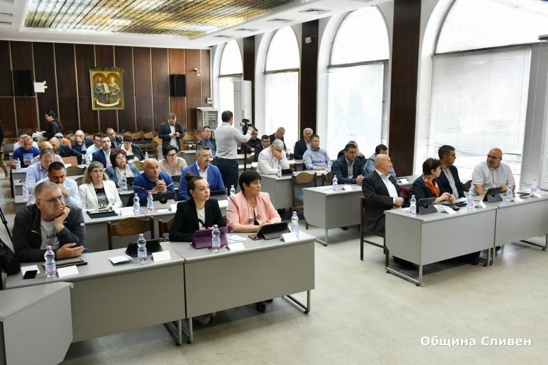 С 28 гласа „за“ местният парламент в Сливен подкрепи актуализацията на общинския бюджет