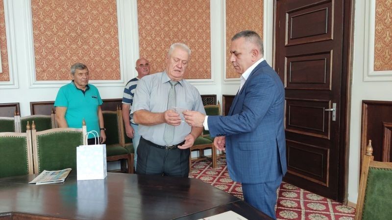 Кметът Стефан Радев получи плакет от Съюза на офицерите и сержантите от запаса и резерва