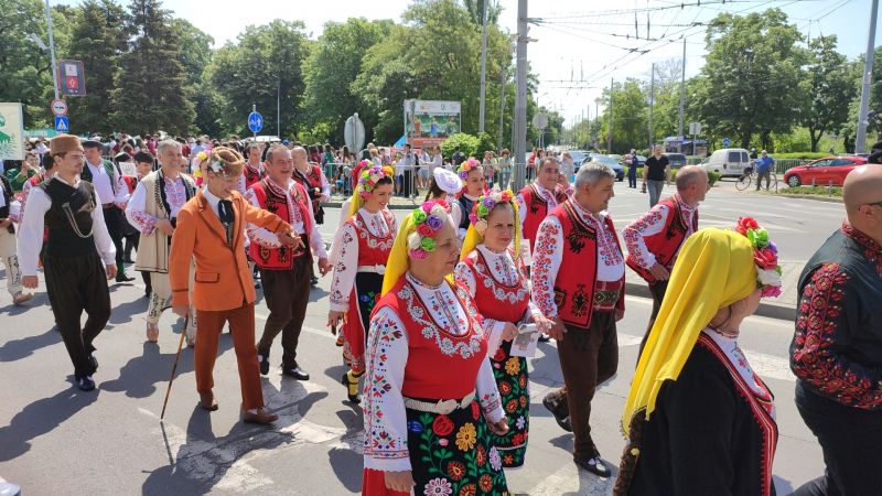 Многохилядно празнично шествие премина по главната улица на Сливен по случай 24 май
