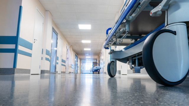 Спират се плановият прием и плановите операции в болниците в област Сливен