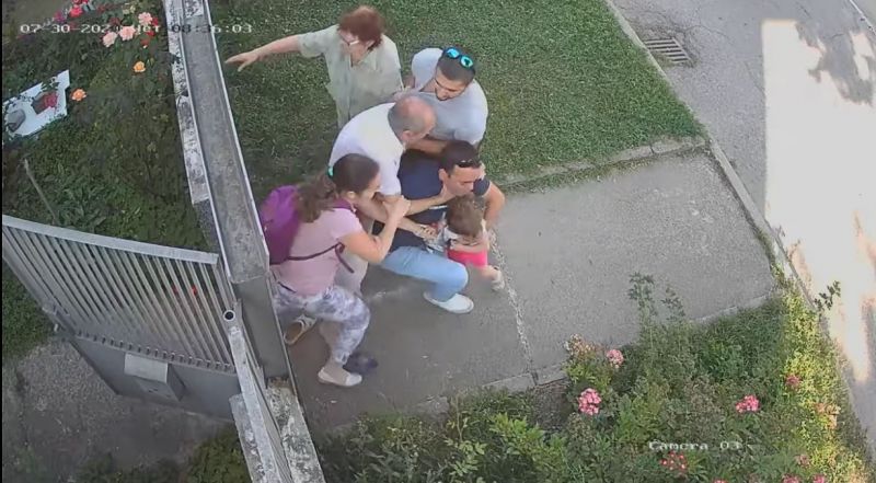 Баща отне със сила детето си от майка му в Елин Пелин