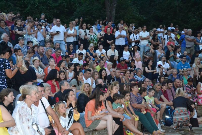 Близо 20 хиляди души са посетили петото издание на Фестивала на „Етносите, багрите и Котленския килим“
