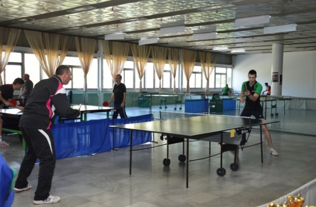 640-420-otkrit-velikdenski-turnir-po-tenis-na-masa-za-rabotnici-i.jpg