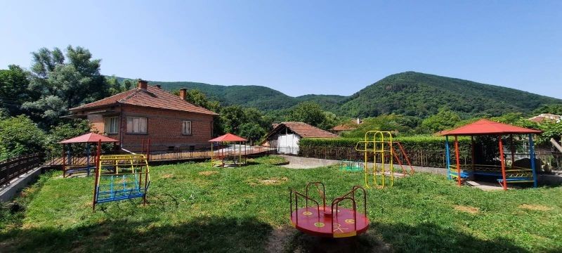 ГЕРБ – Сливен обнови детската площадка в село Бяла