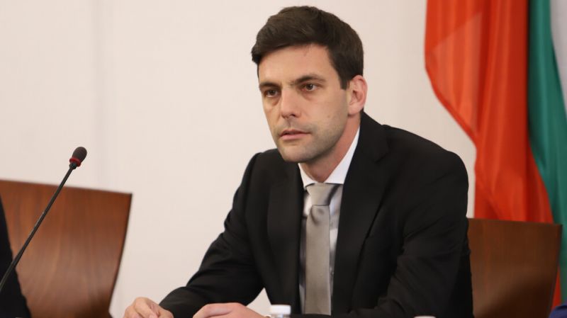Депутатите отстраниха председателя на парламента
