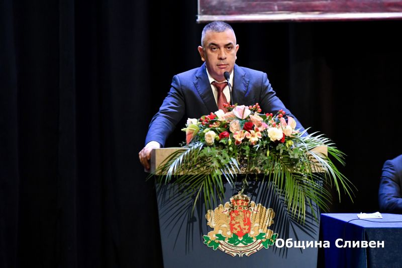 кметът Стефан Радев отличи почетните граждани на Сливен