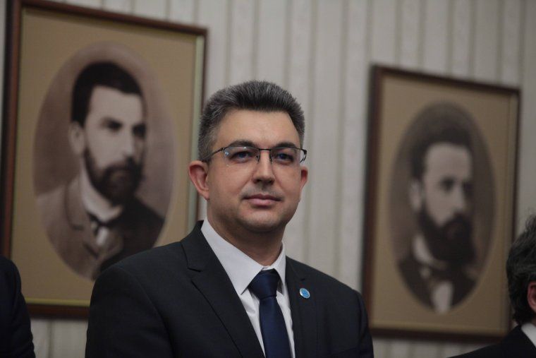 Пламен Николов