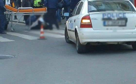 Блъснаха 19-годишен младеж на пешеходна пътека в центъра на Сливен