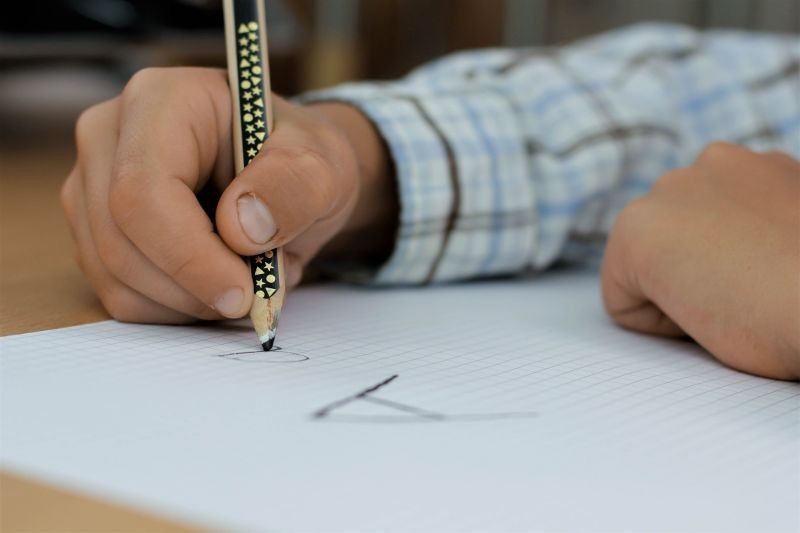 Продължава присъственото обучение за началния етап, от 5 до 12 клас ще учат на ротация
