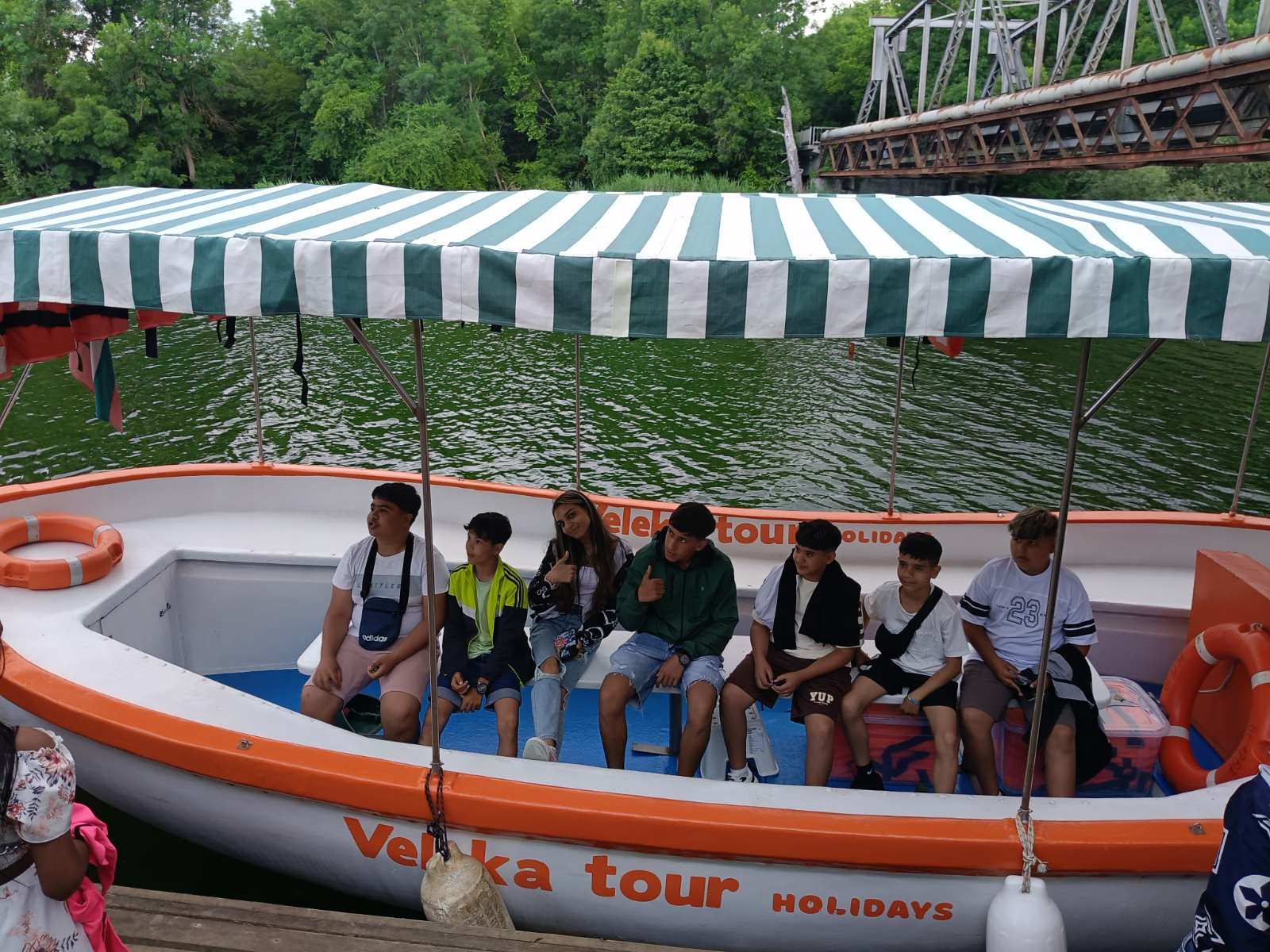 IMG-b1c3cf72dc7ffe8facd61530cdda2aa2-V.jpg
