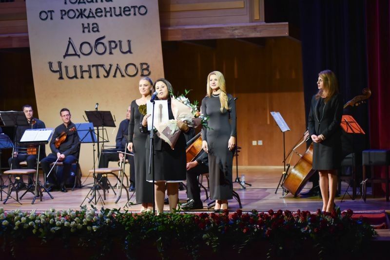 Главната сестра на болницата-Красимира Танева, получи наградата