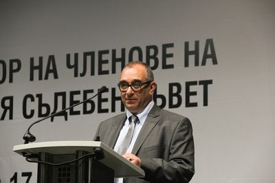 Севдалин Мавров поиска оставката на председателя на ВКС: Бъдете мъж, г-н Панов!