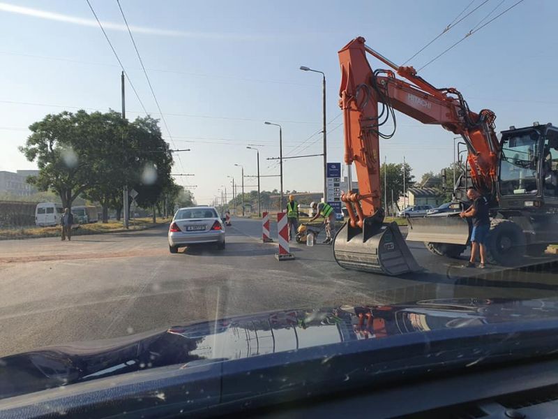 Само месец след полагането на асфалт на бул. 'Цар Симеон', той е разкопан