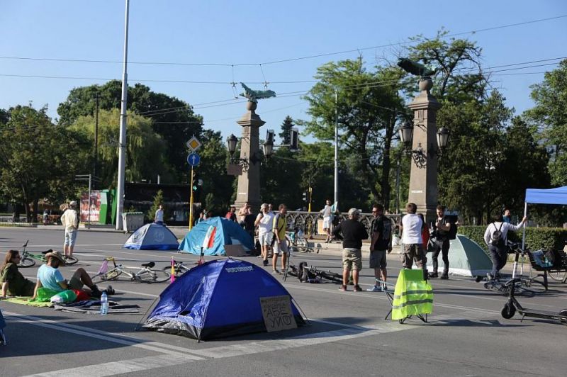 ГЕРБ продължава да е първа политическа сила, БСП ги настига