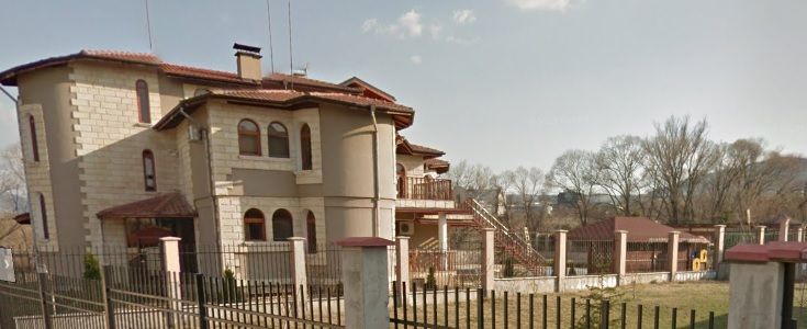 Брачният договор на Рашков: Резиденция в София с 12 бани, басейн и фитнес - само един от 19 имота на служебния министър