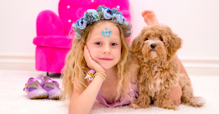 7-годишна красавица от Русия влезе в Топ 10 на най-високоплатените блогъри в YouTube