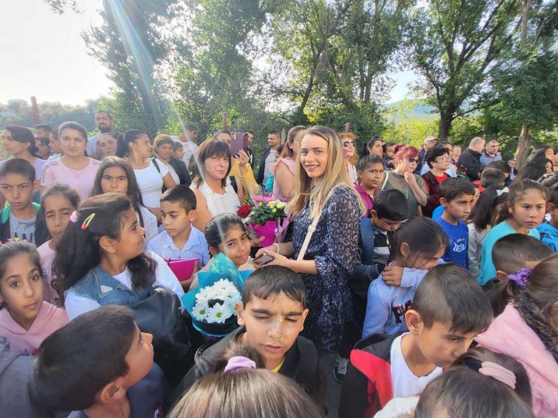 Първият звънец удари за 1704 ученици в училища от община Котел