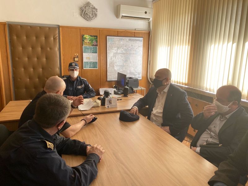 Пребиха и обраха възрастен мъж в дома му