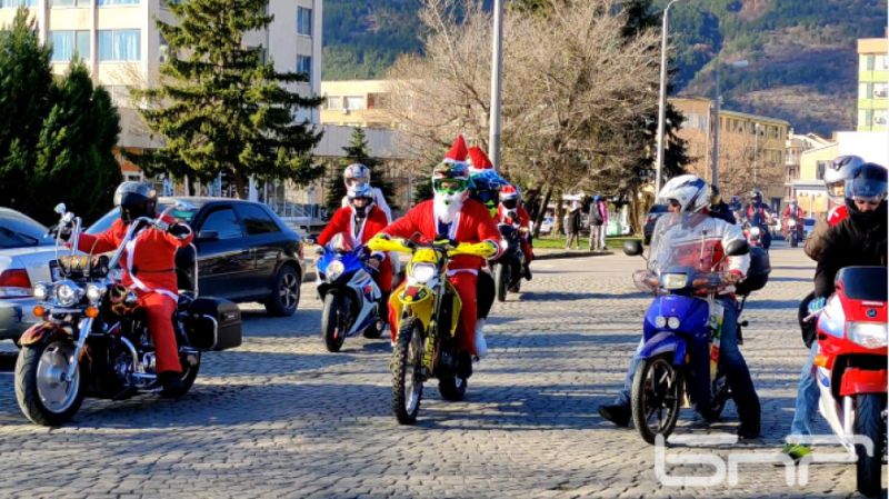 Десетки рокери се включиха в традиционното коледно шествие с мотори в Сливен