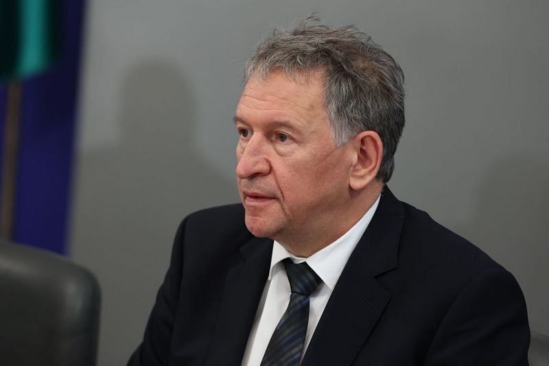 Министър Кацаров: Изграждаме система за всички имали досег с COVID-19