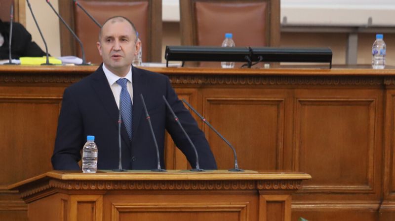 Президентът обяви датата на следващите избори и назначи служебен кабинет