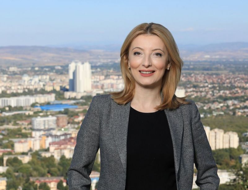 Не е лошо, че е българка, а че го крие': Скандал с двойно ...