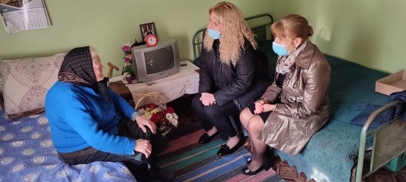 96-годишната баба Петка Денчева от сливенското село Самуилово получи специални поздрави от ГЕРБ по случай рождения си ден