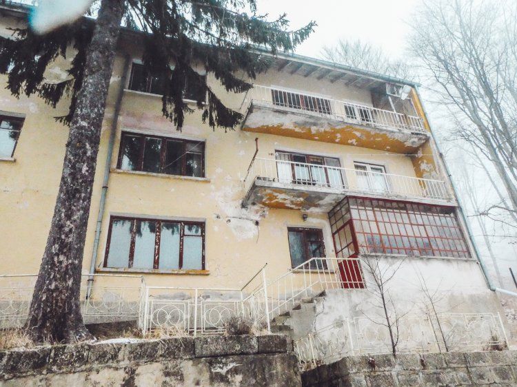 Шешкинград - изоставеното миньорско селище в Твърдишкия Балкан