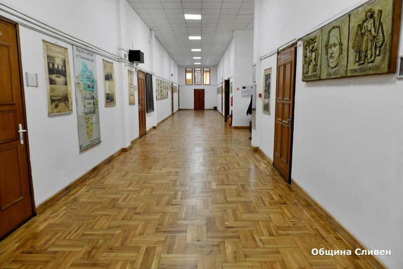 Кметът Стефан Радев откри обновената сграда на ППМГ „Добри Чинтулов“