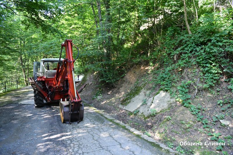Успешно приключи проектът за укрепване на свлачището на селище Качулка   