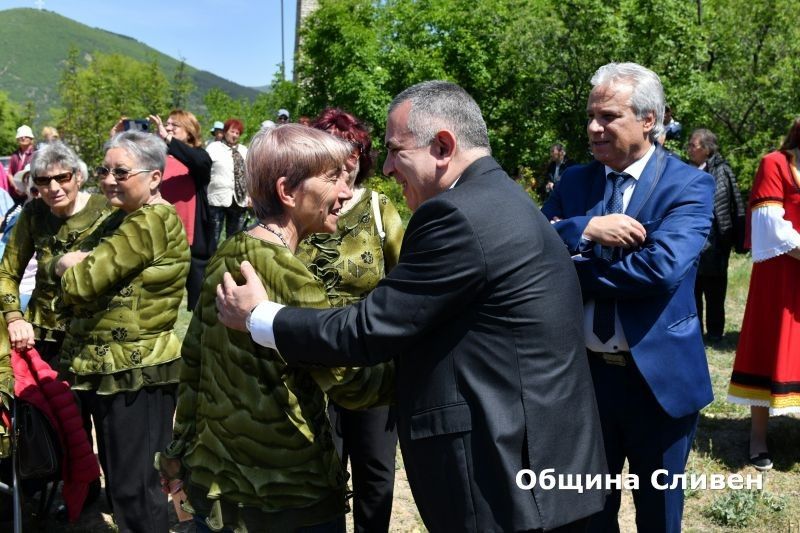 Община Сливен ще продължи да поддържа и да инвестира в пенсионерските клубове, заяви кметът Стефан Радев