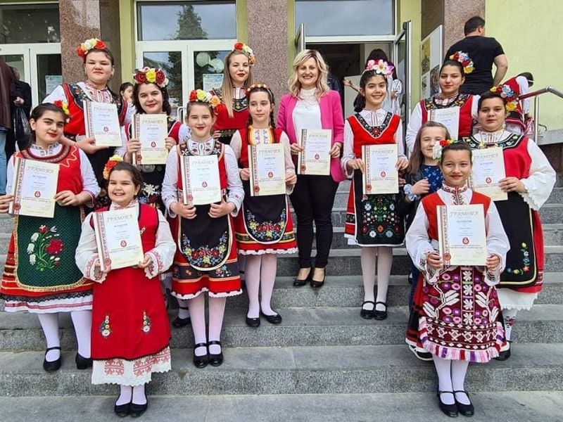 Златни медали и много награди за певиците от Школата по народно пеене на Велина Стайкова на конкурси в Елена и Стара Загора
