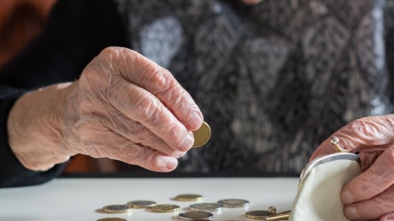 Пенсиите и добавките от 50 лв. към тях ще се изплащат между 7 и 21 декември